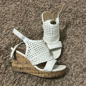 Maurices sandal size 7